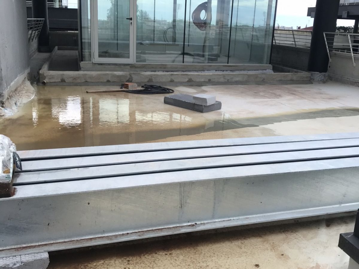 Nuovo attico con piscina