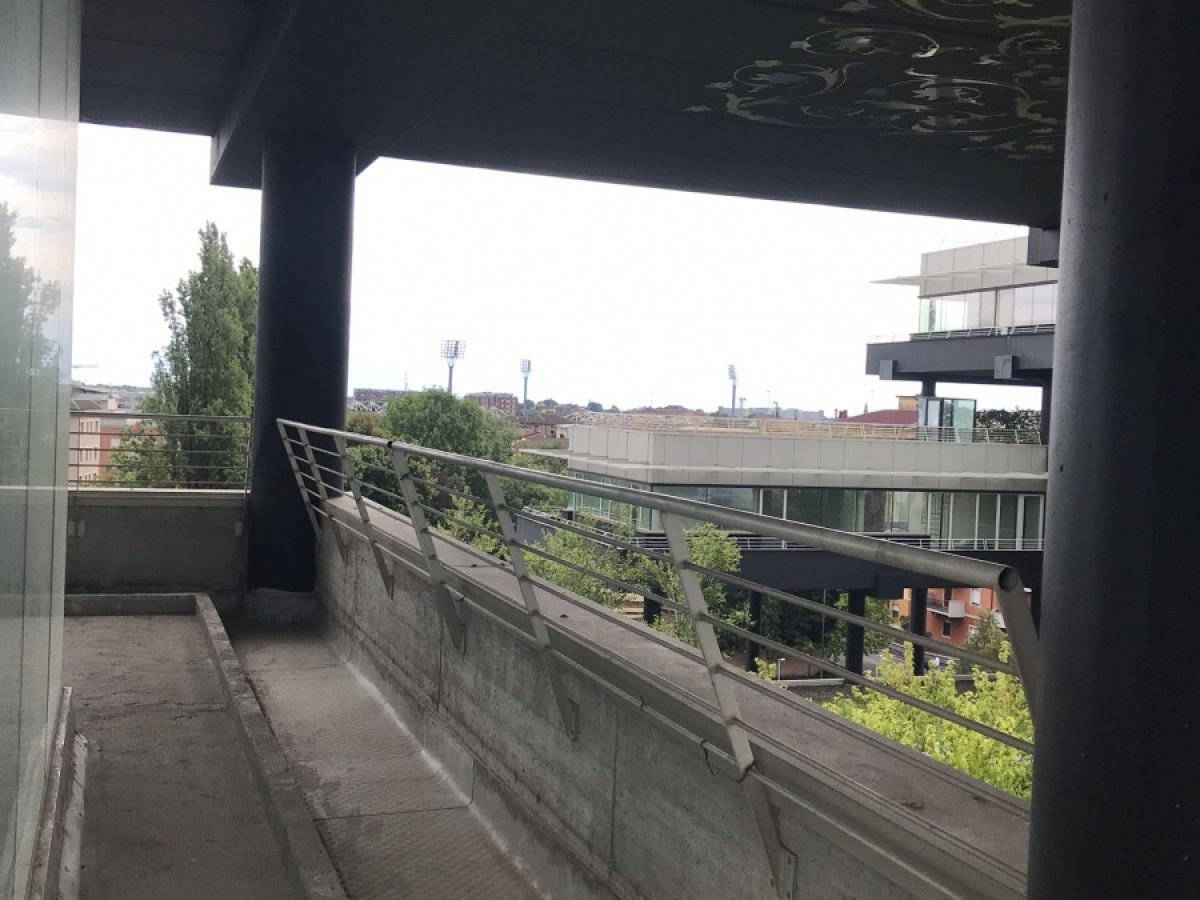Nuovo attico con piscina