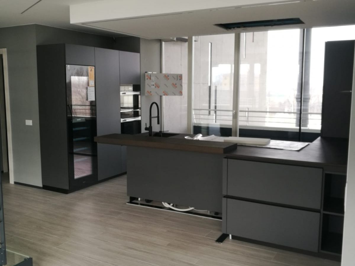 Nuovo attico con piscina