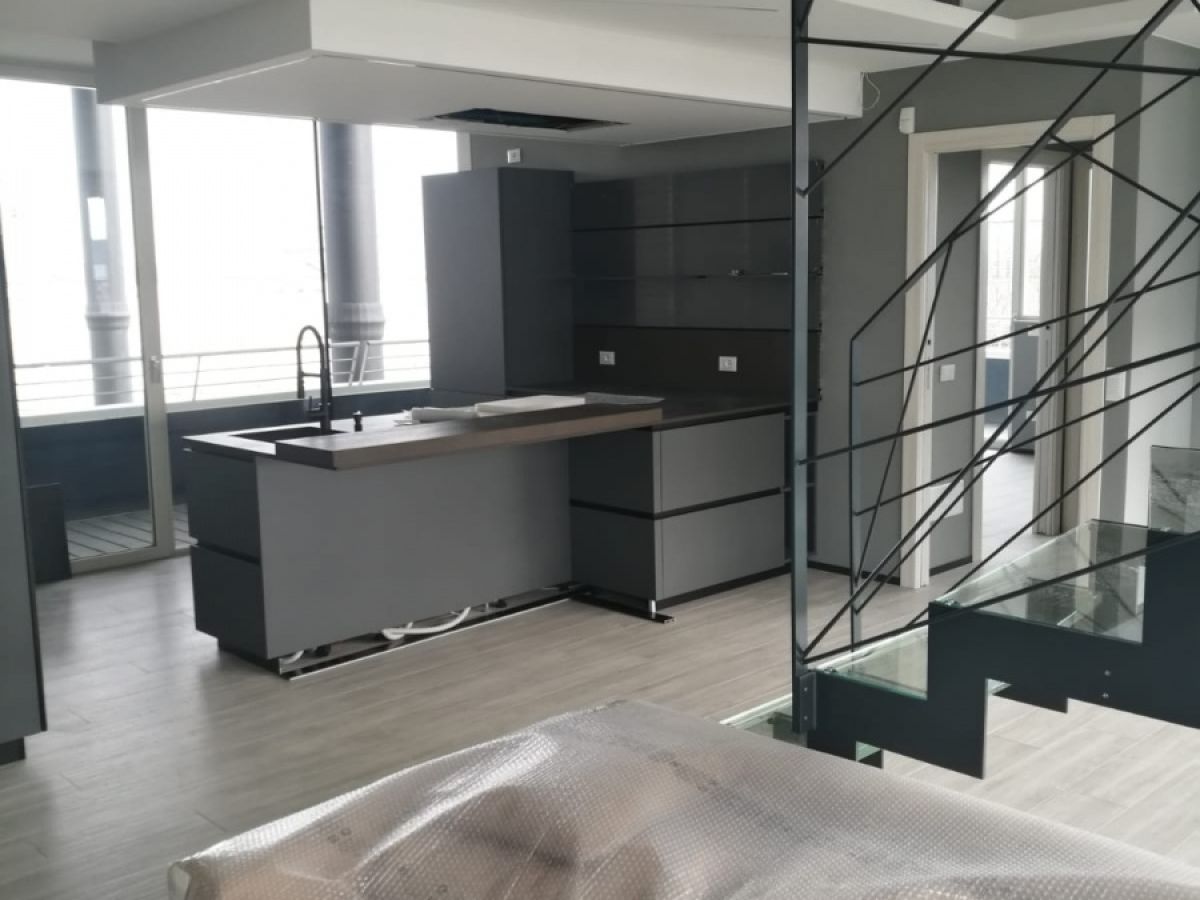 Nuovo attico con piscina