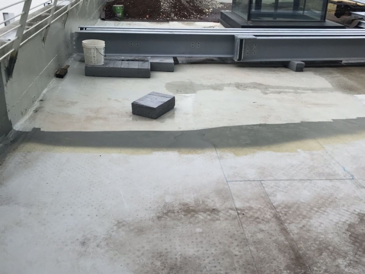 Nuovo attico con piscina