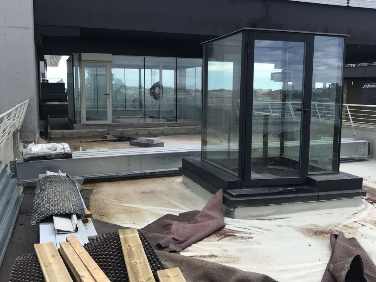 Nuovo attico con piscina